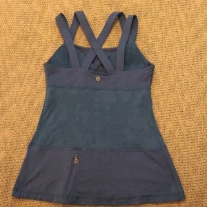 Lululemon 2 strap tank w/ floral detail & pocket
